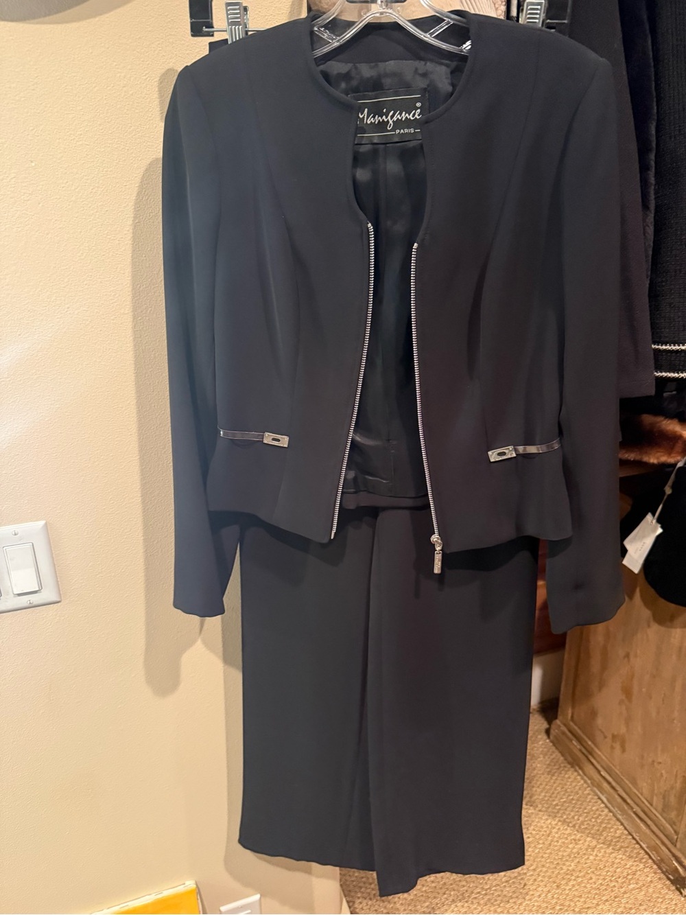 Manigance Paris Black Women's Zip-Front Jacket and Pant Set